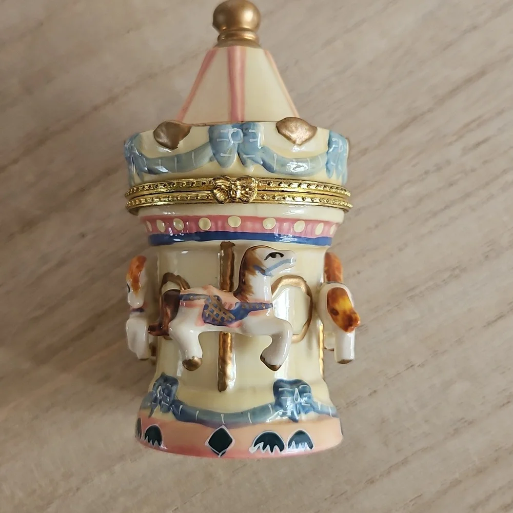 Small Carousel Ceramic Box - Picture 2 of 10